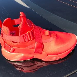 Women Nike Air HUARACHE city as 10.5